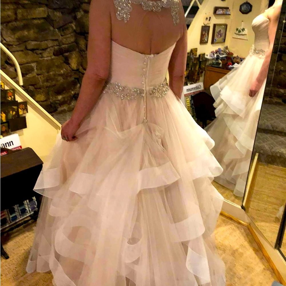 🥳 Host Pick 🥳 Champagne Color Wedding 💒 Dress (Like New - Never Married In)